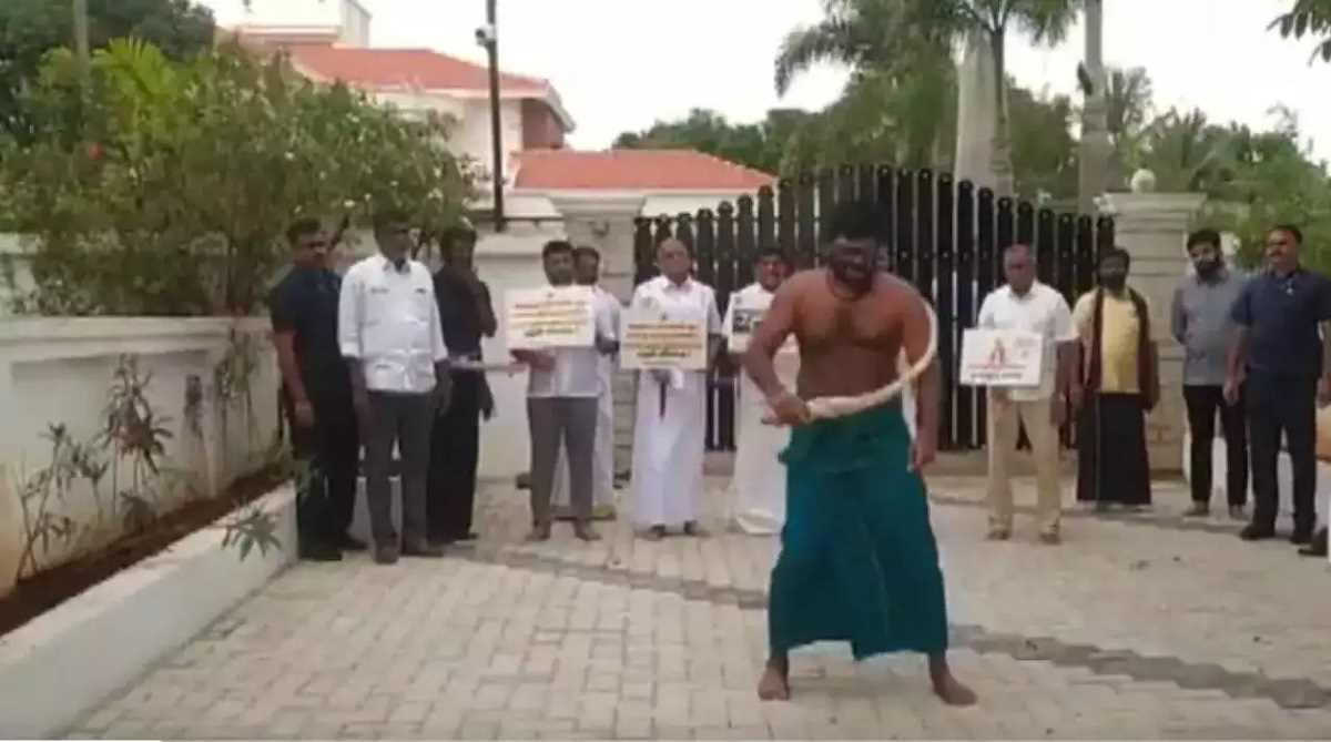 अन्ना विश्वविद्यालय रेप मामला, भाजपा अध्यक्ष अन्नामलाई ने खुद को कोड़े मारकर किया प्रदर्शन